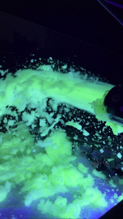 GLOW IN THE DARK FOAM PARTY GLOW IN THE DARK FOAM PARTY